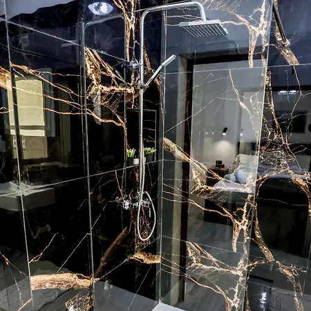 Alizee فندق تيرانا