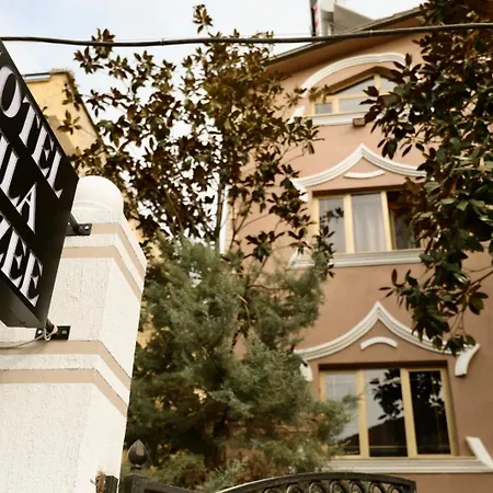 Alizee 3* تيرانا