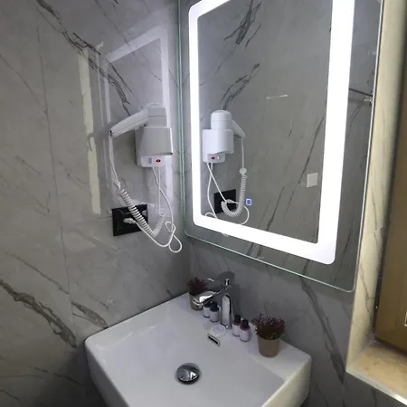 Alizee 3* تيرانا